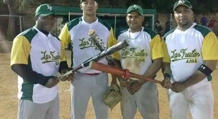 Equipos Guerra y Las Frutas disputarán final de torneo de softbol