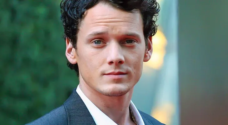 Los padres de Anton Yelchin demandan a Fiat Chrysler por la muerte del actor