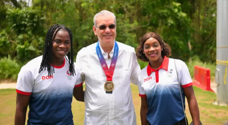 Abinader recibe medalla de reconocimiento por su apoyo a los Juegos Centroamericanos Santo Domingo 2026