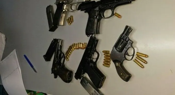 PN captura cuatro hombres acusados de herir a otros tres de bala y armas blancas