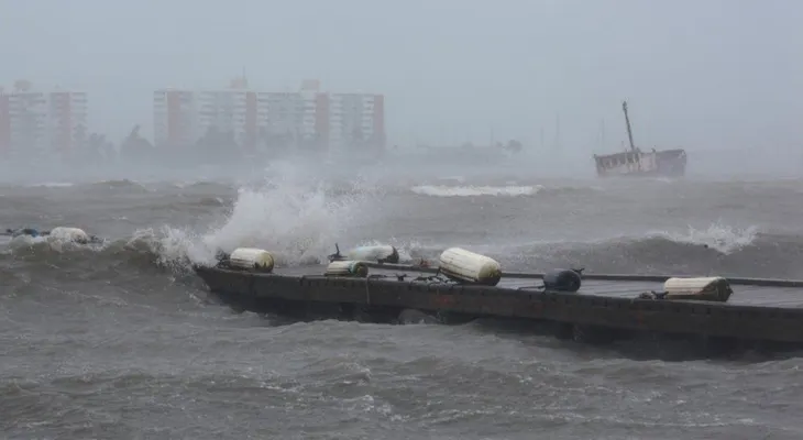 Gloria Ceballos: El huracán Irma ES MUY PELIGROSO y tocará RD a las 2:00 de la tardes de este jueves; lluvias empiezan a sentirse
