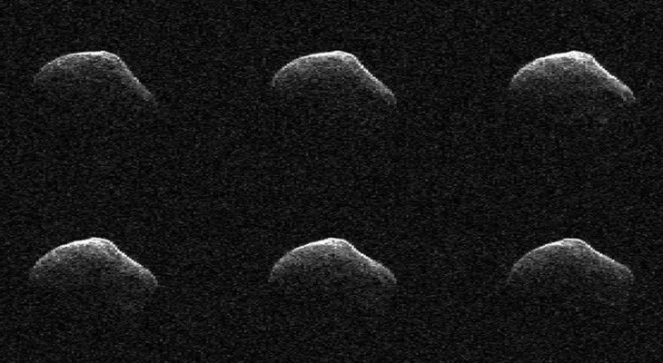 "Un ladrillo y una pera": La NASA muestra el cometa que rozó la Tierra (VIDEO)