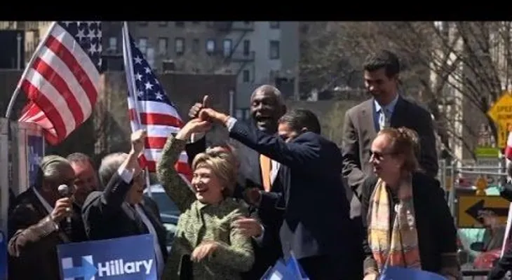 Hillary Clinton bailando un merengue de los Hermanos Rosario en NY (VIDEO)