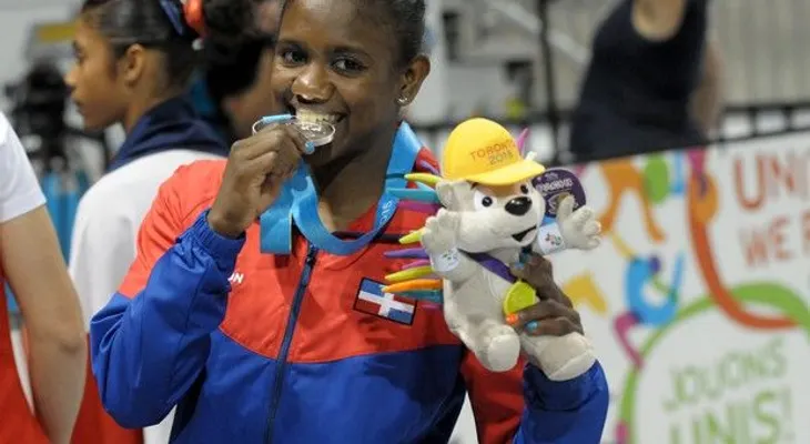Gimnasia gana plata y bádminton bronce
