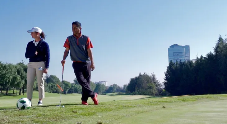Jorge Campos juega 'futgolf' con Lorena Ochoa en â??Vive el Golfâ??
