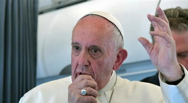 Papa Francisco canta en manifestación de carismáticos 