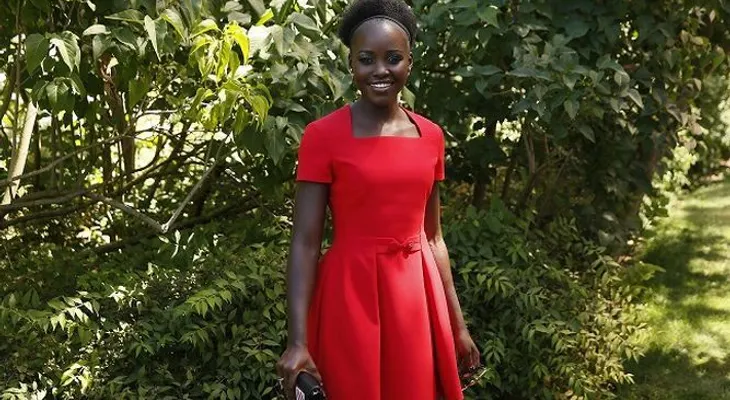 Lupita Nyong'o brilla en el jardín de Christian Dior 
