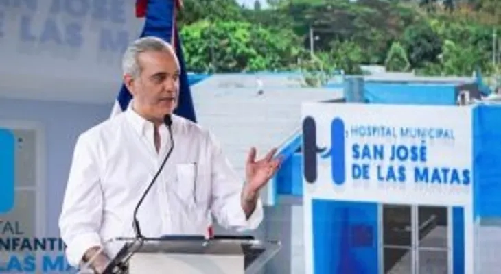 Abinader entrega 1,750 títulos de propiedad en Los Alcarrizos y destina RD$75.5 millones a salud en San José de las Matas