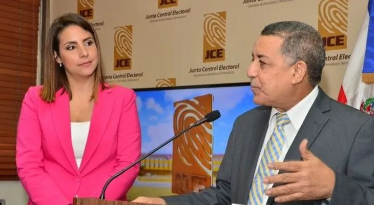 Castaños Guzmán nombra a Laura Castellanos como directora de Comunicaciones de JCE