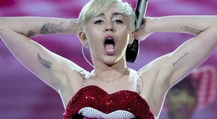 Miley Cyrus se disfraza y le pregunta a la gente qué piensan de ella (VIDEO viral)