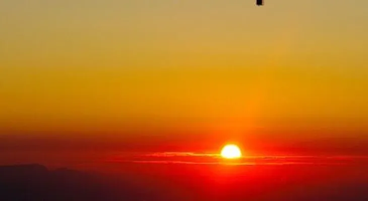 El Solar Impulse aterriza en Sevilla tras cruzar el Atlántico con éxito