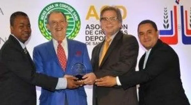 Escogido agradece a la ACD por homenaje