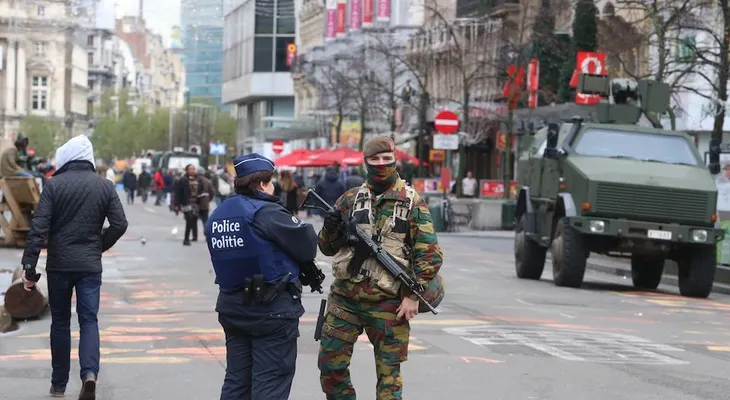 Encuentran huellas y ADN de Salah Abdeslam, sospechoso de los ataques de París