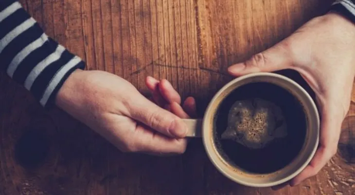 Joven muere por consumir cafeína en exceso