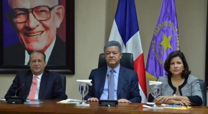 Leonel Fernández encabeza comisión para tratar sobre JCE