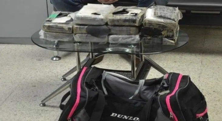 La DNCD apresa hombre con droga y dos lujosos autos, uno de ellos un Lamborghini