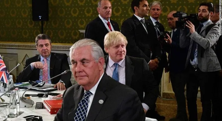Tillerson visita Reino Unido en medio de una disputa por las filtraciones