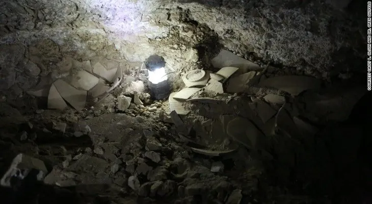 Encuentran cueva que albergó los Manuscritos del Mar Muerto