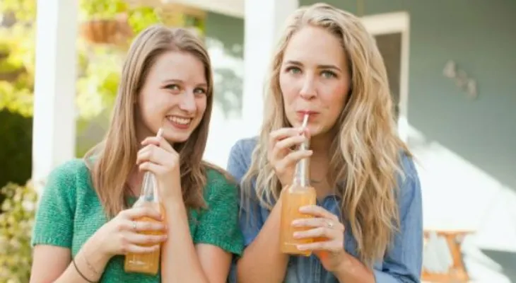 5 razones: Tomar refresco causa artritis