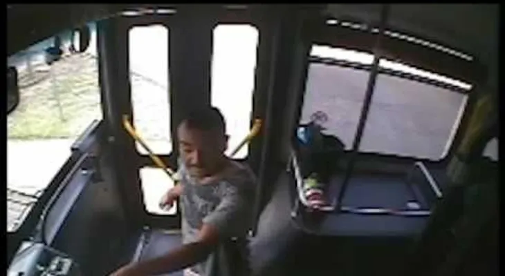 IMAGENES FUERTES: Policía mata a mexicano en bus de Oklahoma (VIDEO)
