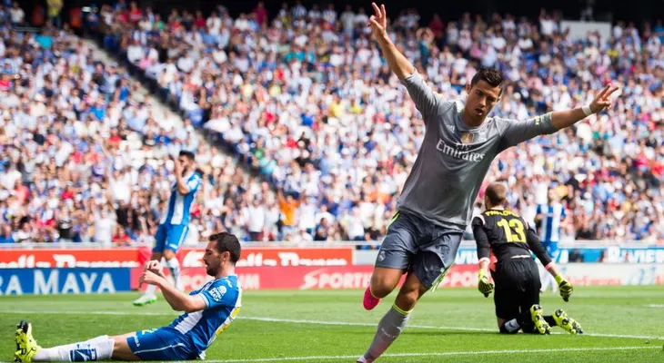 Cristiano le clava cinco tantos al Espanyol y es ya el máximo goleador de todos los tiempos del Madrid
