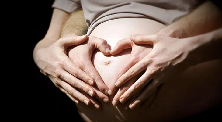 Nueva York dará 6 semanas de licencia por maternidad a empleados