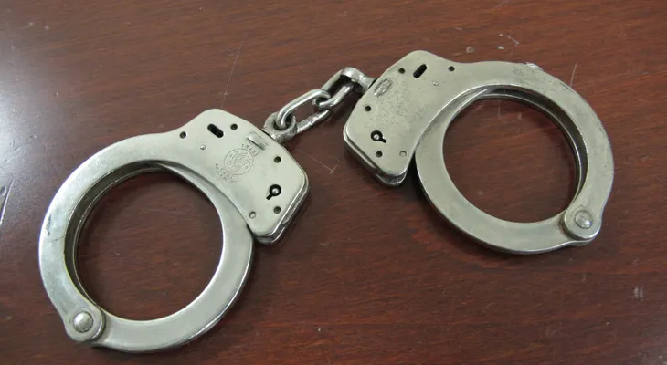Declaran culpables a dos adolescentes que asesinaron "brutalmente" a una mujer