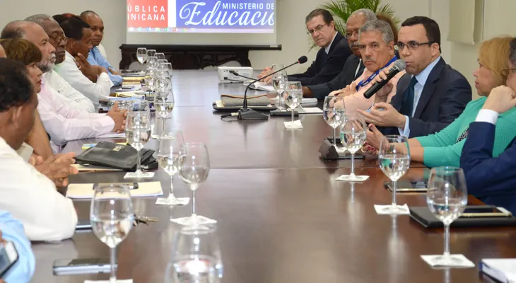 Andrés Navarro le presenta a la ADP alegados avances del Desempeño Docente 2017