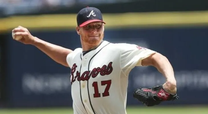 Miller coquetea con juego sin hits, Bravos derrotan a Dbacks 