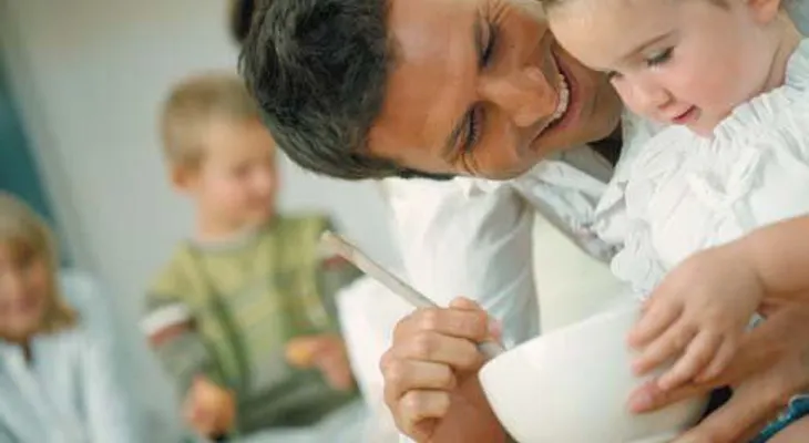 Los niños se comportan mejor con otros que con su mamá: La ciencia lo explica 