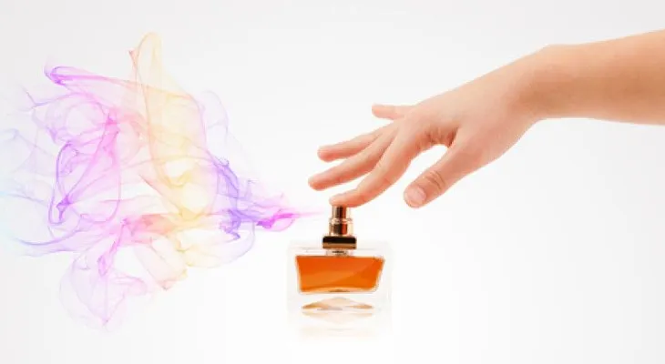 El olor y color del perfume puede ser alterado por el calor 