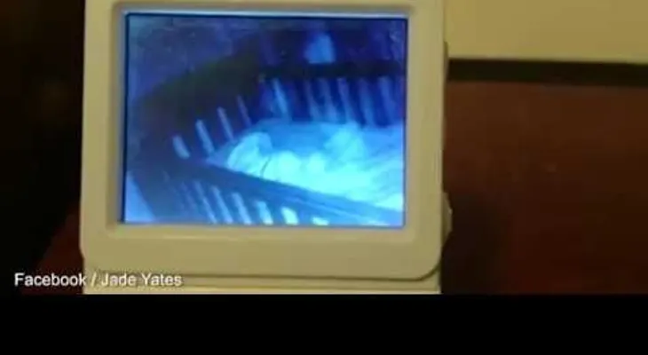 Madre capta dos supuestos fantasmas visitando su bebé (VIDEO)     
