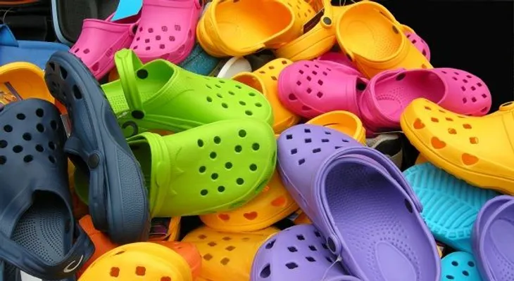 Estos zapatos producen cáncer y te asombrarás de los comunes que son 