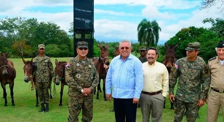 CEA entrega al Ejército animales equinos