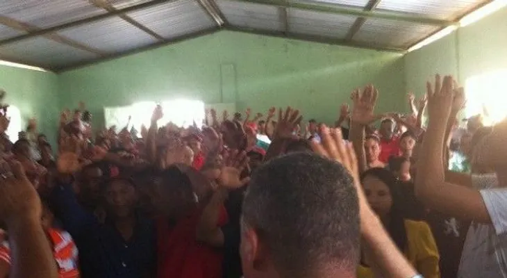 Exdirigentes del PRD se juramentan en el PLD en Nagua
