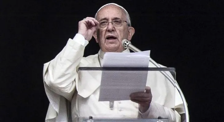 Papa Francisco pide a comunidad internacional erradicación del ébola 