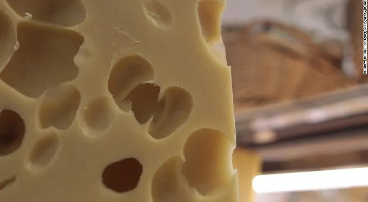 Rusia declara la guerra al queso y arremete contra la 'mafia lechera'