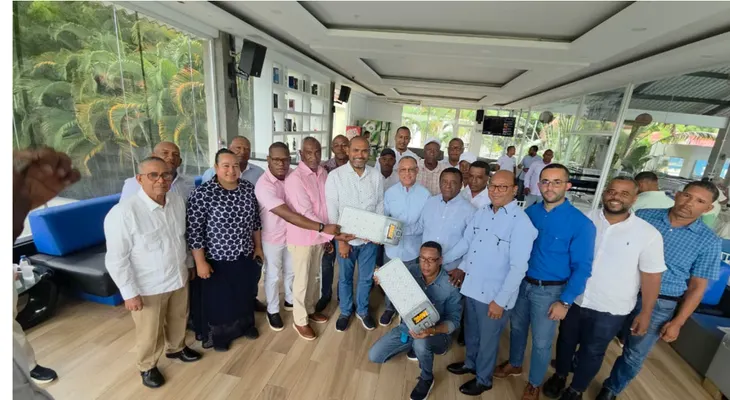 Jhonson Encarnación impulsa electrificación en Elías Piña