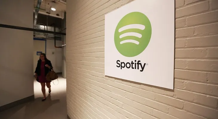 Interponen millonaria demanda a Spotify por derechos de autor