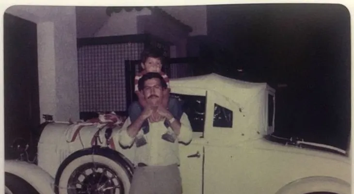 "Es muy triste para mí, tener que amar a un papá que trató de semejante manera a mi mamá; dice hijo de Pablo Escobar