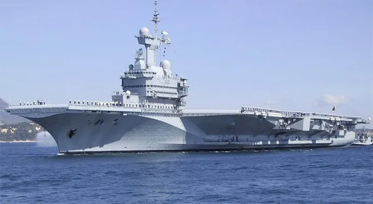¿Cuál es la verdadera razón de que Francia envíe su buque de guerra más grande a Siria?