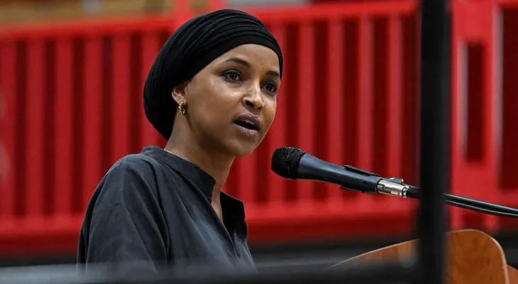 Ilhan Omar impugna legalidad del allanamiento del Gobierno de Trump en su vivienda