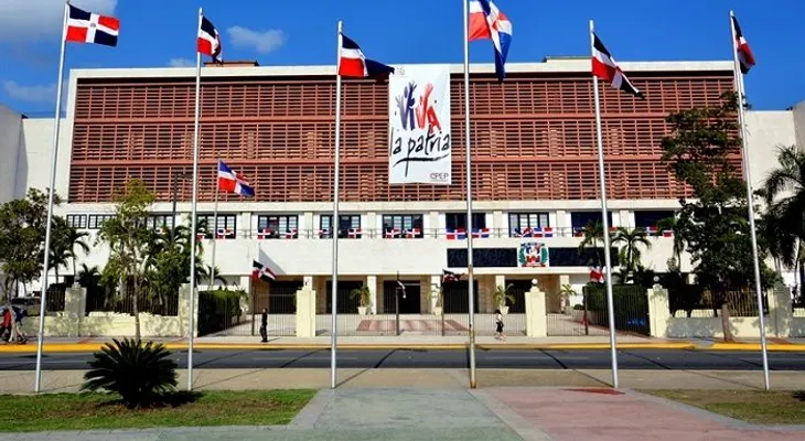 Diputado dominicano puso en peligro a otros de sus colegas; asistió a sesión habiendo dado positivo de coronavirus