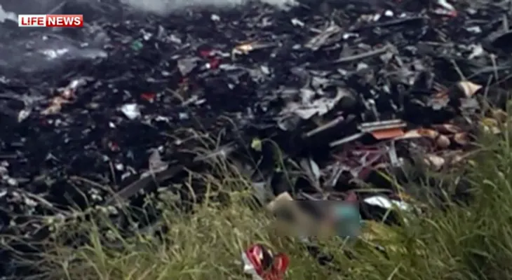 Derriban avión con 295 personas en Ucrania, según funcionario