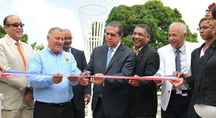 Ministro de Turismo anuncia campana publicitaria para promoción turismo de Santiago