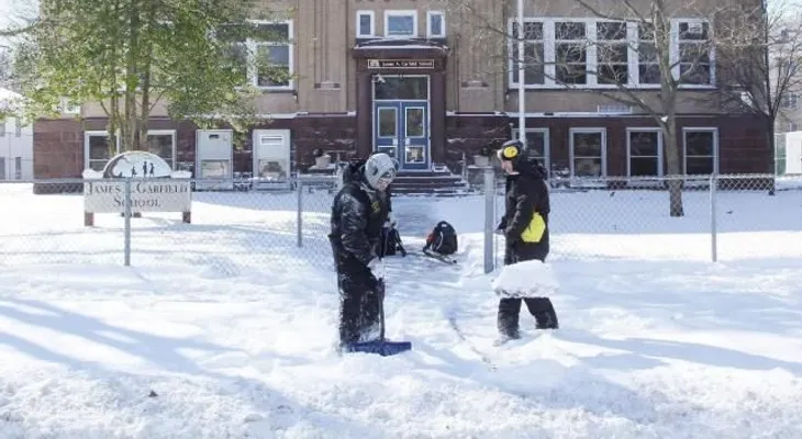 Tras la nieve, el frío cierra escuelas y oficinas en EE.UU.