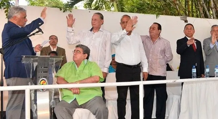 Vargas recibe a dirigentes que retornan al PRD