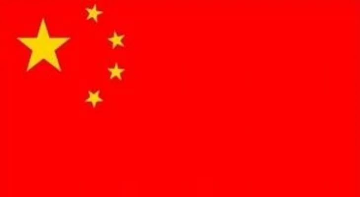 Condenan al pago de 5 mil dólares un diputado de Hong Kong por voltear la bandera  de China