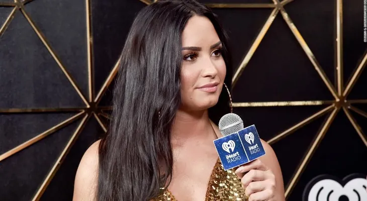 Celebridades y fans apoyan a Demi Lovato después de que rompiera su silencio tras aparente sobredosis