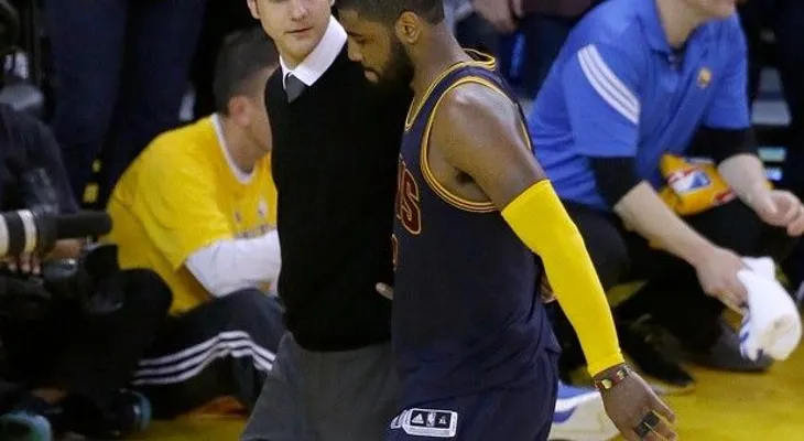 Kyrie Irving, con una fractura y cuatro meses fuera de juego
